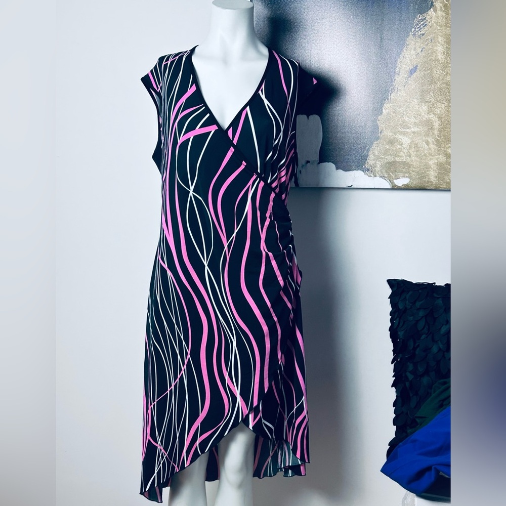 Black & Pink Wave-Print V-Neck Women's Dress